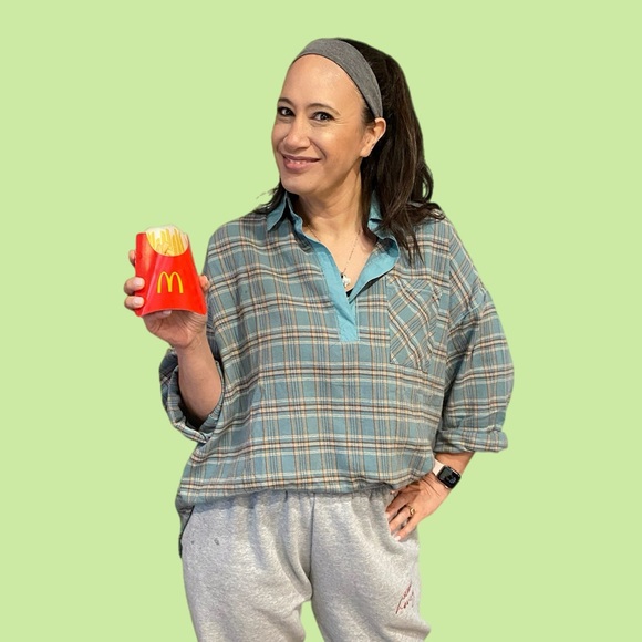 Aloha y’all! 👋🏼 ♥️ bry rhymes with 🍟 - Picture 1 of 14